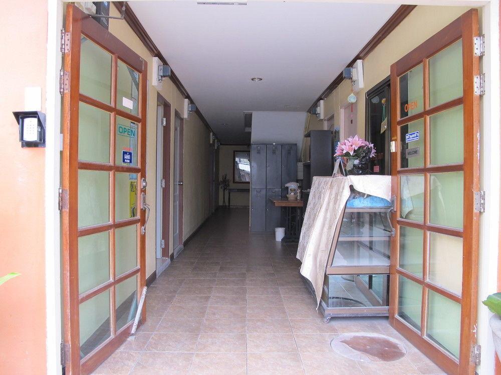 Aura House Otel Pattaya Dış mekan fotoğraf