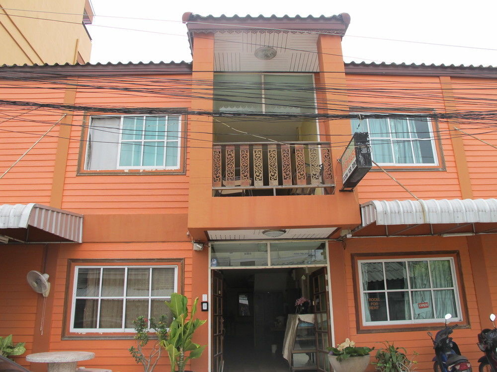 Aura House Otel Pattaya Dış mekan fotoğraf