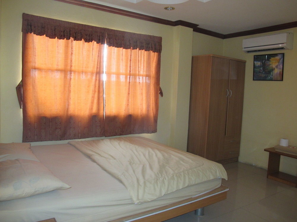 Aura House Otel Pattaya Dış mekan fotoğraf