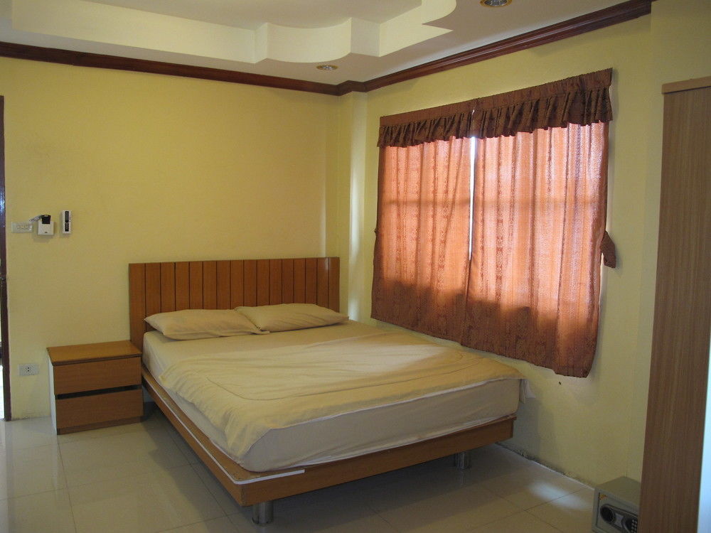 Aura House Otel Pattaya Dış mekan fotoğraf