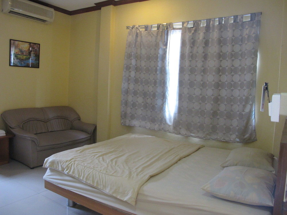 Aura House Otel Pattaya Dış mekan fotoğraf