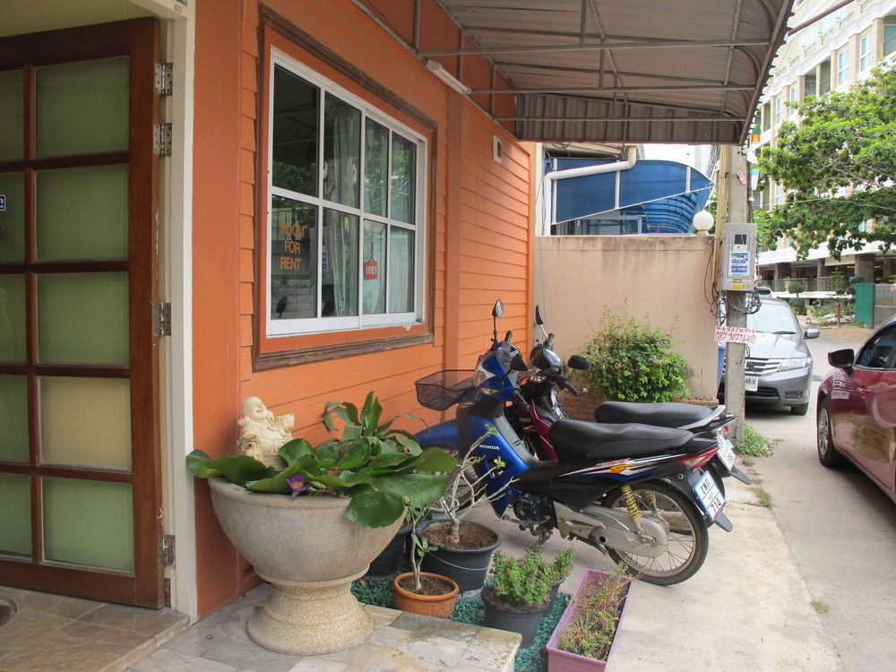 Aura House Otel Pattaya Dış mekan fotoğraf